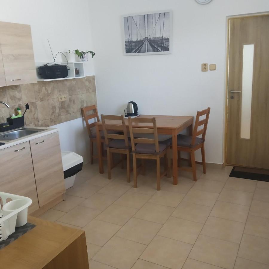 Apartman Blizko Brna S Dobovymi Dekoracemi Apartment Melcany Exterior photo